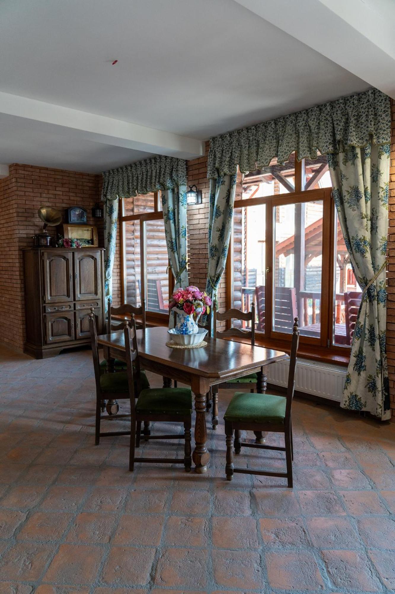 Hotel 5.Evszak Sfântu-Gheorghe Zewnętrze zdjęcie