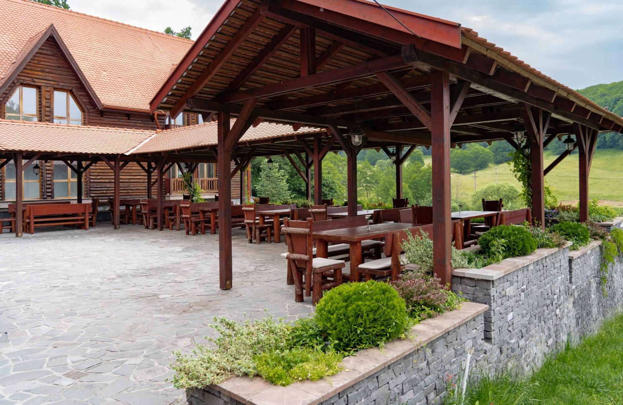 Hotel 5.Evszak Sfântu-Gheorghe Zewnętrze zdjęcie